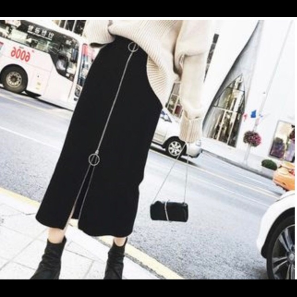 Brand New Hoop-Accent Zip-Front Midi Pencil Skirt